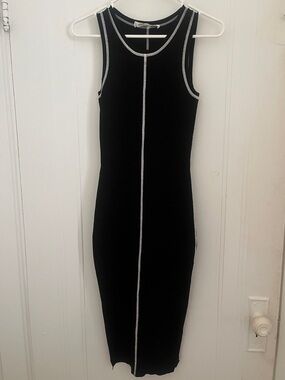 MCQ Alexander McQueen Black Sleeveless Bodycon Dress with Contrast Stitching